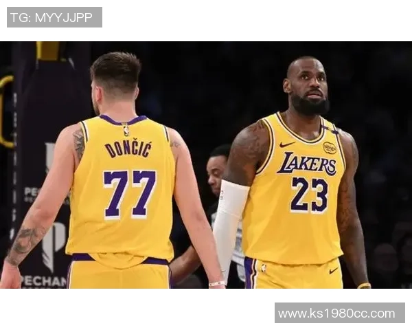 湖人对阵热火精彩直播尽在新浪平台，快来一起见证篮球盛宴